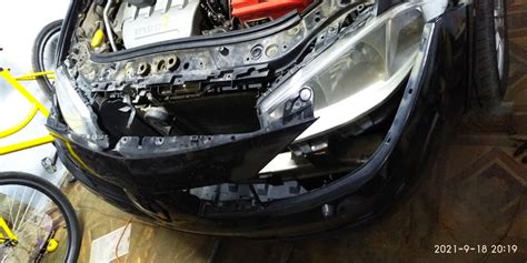 Потеет головная фара — Renault Megane II, 2 л, 2005 года | своими ...