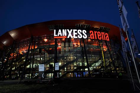 Robert Juliat Lancelot gallops into Lanxess Arena, Cologne