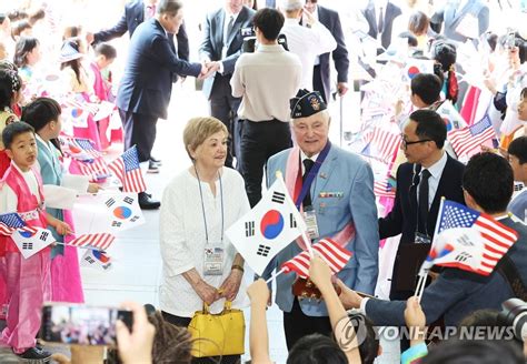 보은행사 참석하는 참전용사들 연합뉴스