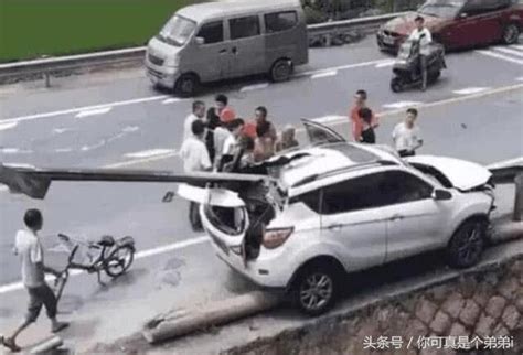 司機開車玩手機，突然發生慘烈車禍，下一秒讓人無言以對 每日頭條