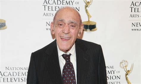 ‘The Godfather’ actor Abe Vigoda dies at 94 | India.com