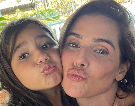 Deborah Secco Se Derrete Pela Filha Maria Flor Celebridades Vogue