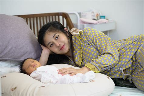 Hot girl tiktoker làm mẹ Từng khóc trong bất lực vì dỗ mãi con không nín