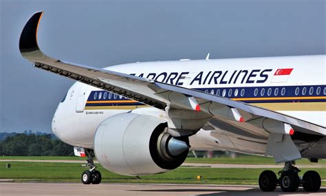 V Smr Manchester Airport Egcc Runway L Andrew Holden Flickr