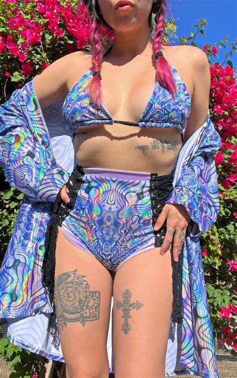 Hot Sexy Model Bubbles Bikini Pics
