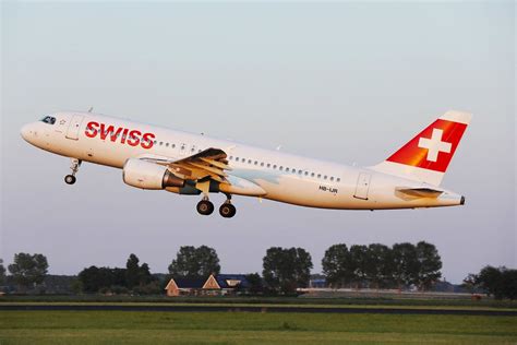 Swiss Air Lines A Taxiing In Zurich Airport Creative Commons Bilder