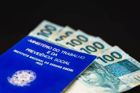 Como fica o reajuste do salário mínimo para os aposentados em 2025