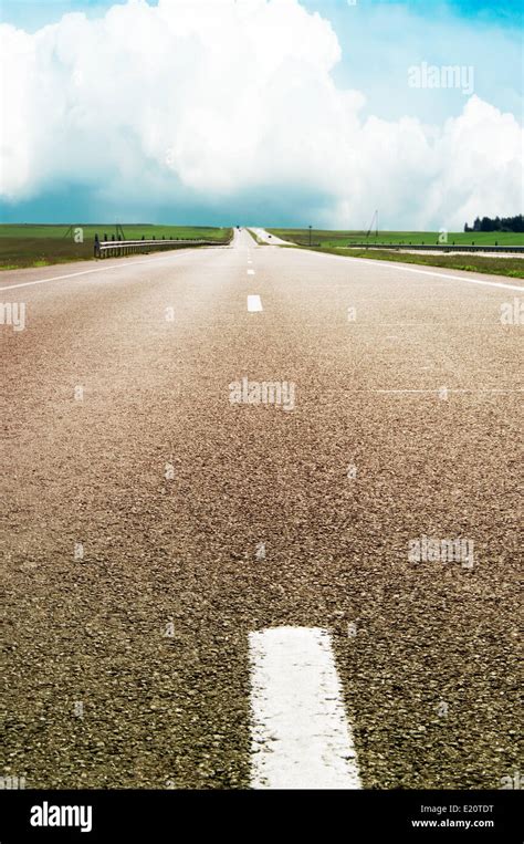 middle road center lane  res stock photography  images alamy