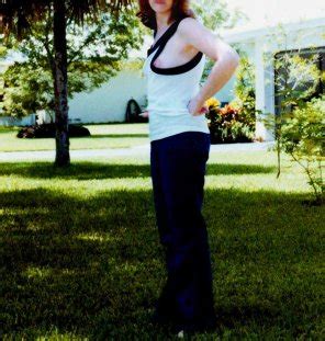 Milf Braless Sideboob Porn Pic