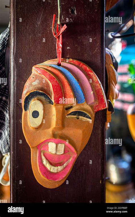 Gemalte Masken Fotos Und Bildmaterial In Hoher Aufl Sung Alamy