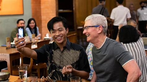 Warganet Ramai Ramai Minta Tim Cook Buka Apple Store Di Indonesia