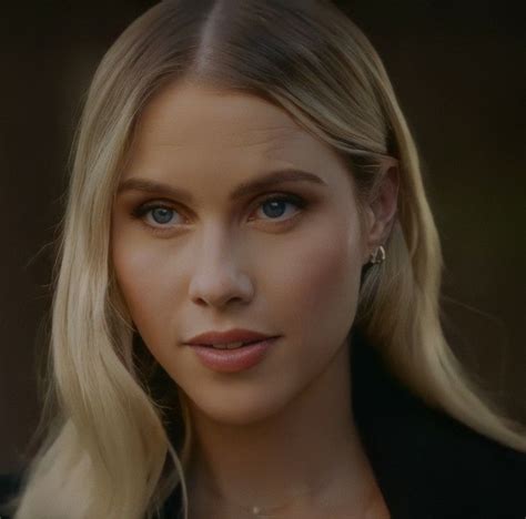 Rebekah Mikaelson In Legacies In 2022 Rebekah Claire Holt Stefan