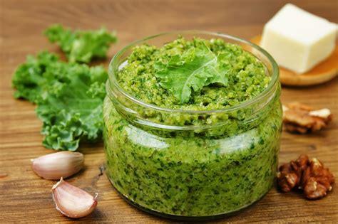 Grünkohl Pesto mit Walnüssen