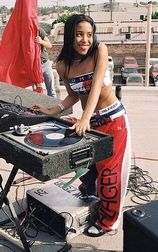 Aaliyah Tommy Hilfiger 90s Aaliyah Hip Hop Stil 90er Mode