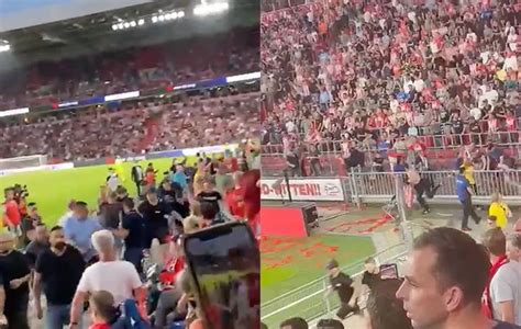 Gezelligheid Tussen Supporters Psv En Galatasaray Langs Het Veld Vk