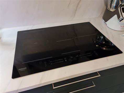 Plaque de cuisson induction Hotpoint Ariston - HS 1677C NE on Gens de ...
