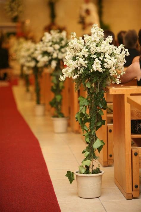 Con Estos Arbolitos En El Pasillo Que Combinan Con La Decoración Del Altar Tus Invitados