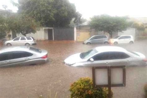 Temporal Arrasta Carros E Derruba Rede De Energia Em Nibus Em Campo