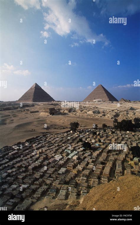 Aerial view pyramids giza hi-res stock photography and images - Alamy