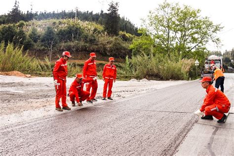 马关公路分局：稀浆封层铺筑任务圆满完成养护生产信息养护管理行业管理公路资讯云南省公路局