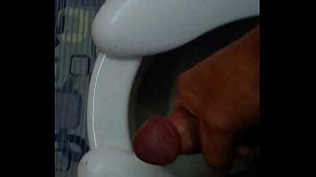 Me la jalo en el baño XVIDEOS