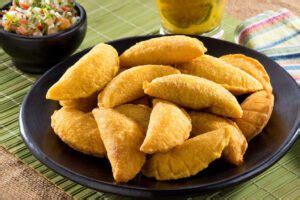 DELICIOSAS EMPANADAS TÍPICAS DE CARNE Huevos Napoles