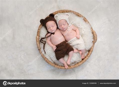 Fraternal Twin Baby Brother and Sister in Bear Hats — Stock Photo ...