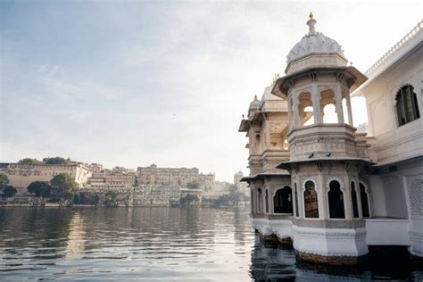 6 Most Breathtaking Lake View Hotels in Udaipur | Veena World