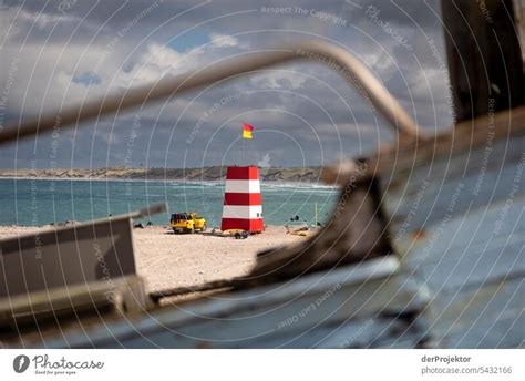 Wachturm Der Lebensretter Innen Am Strand Von Vorup R In D Nemark In