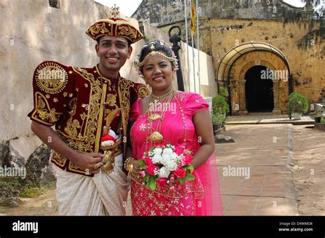 Sri Lankan Homecoming Couple Stock Photo 54654580 Alamy