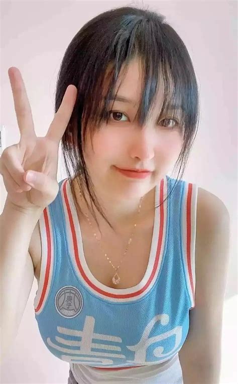 Hot girl Trung Quốc lộ nhan sắc thật trong ảnh chụp lén Giới trẻ ZNEWS VN