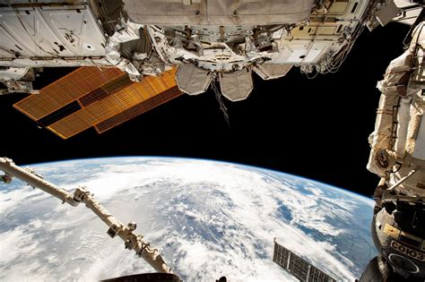 Astronaut shows International Space Station from inside | RBC-Ukraine