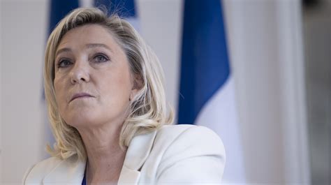 Marine Le Pen Elle en veut toujours à son père de sêtre marié sans