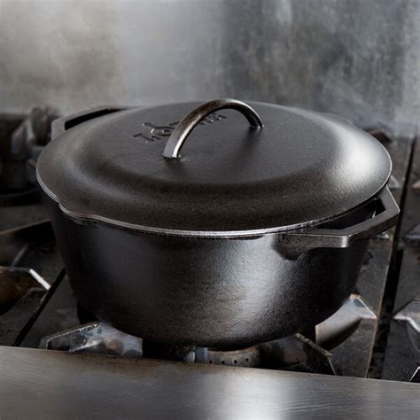 Lodge L Dol Qt Pre Seasoned Cast Iron Dutch Oven With Loop Handles