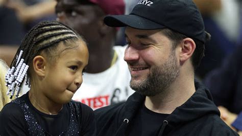 Im Daddy Caddy Serena Williams Husband Alexis Ohanian Poses With