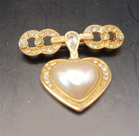 Richelieu Gold Toned Bar Heart Faux Pearl Brooch Pin Gem