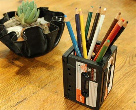 Ten Amazing Ways To Reuse Repurpose And Recycle Cassette Tapes Kalemlik Kolay Kendin Yap Cd Diy