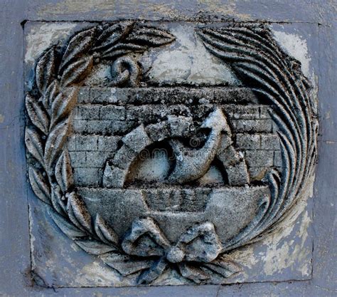 Detalle Del Emblema De Los Ingenieros Del Grado De Los Caminos De Los