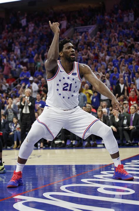 Brilla Embiid En Paliza De Ers Ante Raptors