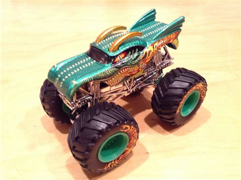 JULIAN S HOT WHEELS BLOG Dragon Monster Jam Truck Walmart Exclusive Grab The Fire Race