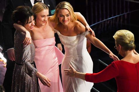 actress nominees share group hug  oscars loss