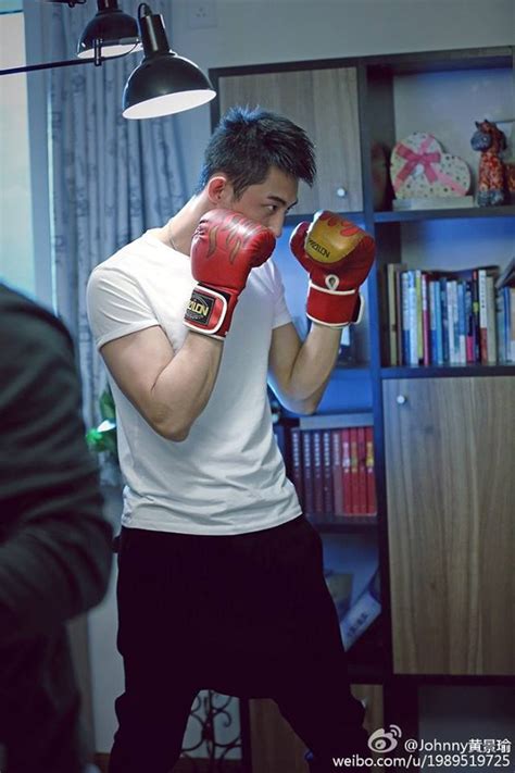 Bỏng mắt với thân hình múi của cặp đôi nam chính hot nhất phim Thượng Ẩn