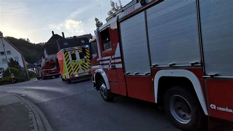 Starker Rauch Am Knerling In Altena Feuerwehr R Ckt Aus