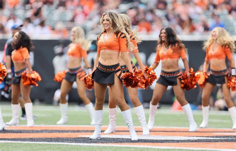 Bengals Cheerleader Turning Heads Before Sunday Night Football Game The Spun