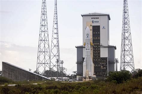 Espace La Fus E Europ Enne Ariane R Ussit Son Premier Vol L