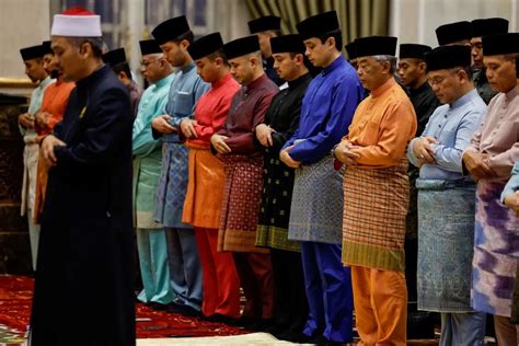 Agong Berkenan Berangkat Ke Majlis Bacaan Yasin Tahlil Doa Selamat