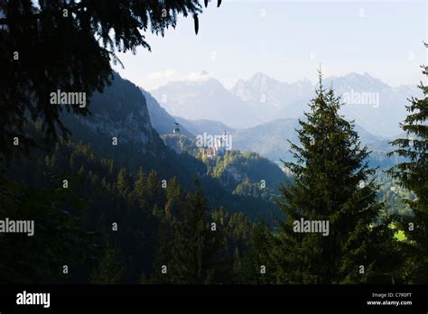 Blick Auf Schloss Neuschwanstein Und Tegelberg Seilbahn Schwangau