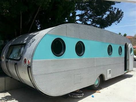 Airfloat Vintage Camper Trailer With Round Windows