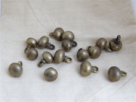 Пуговица гирька на одежде - 80 фото