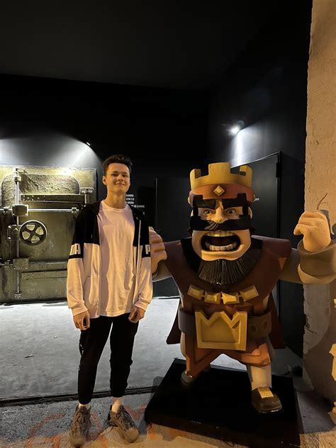 Navi Npl On Twitter Any Clash Royale Fans Here Ch3eku2ile Twitter